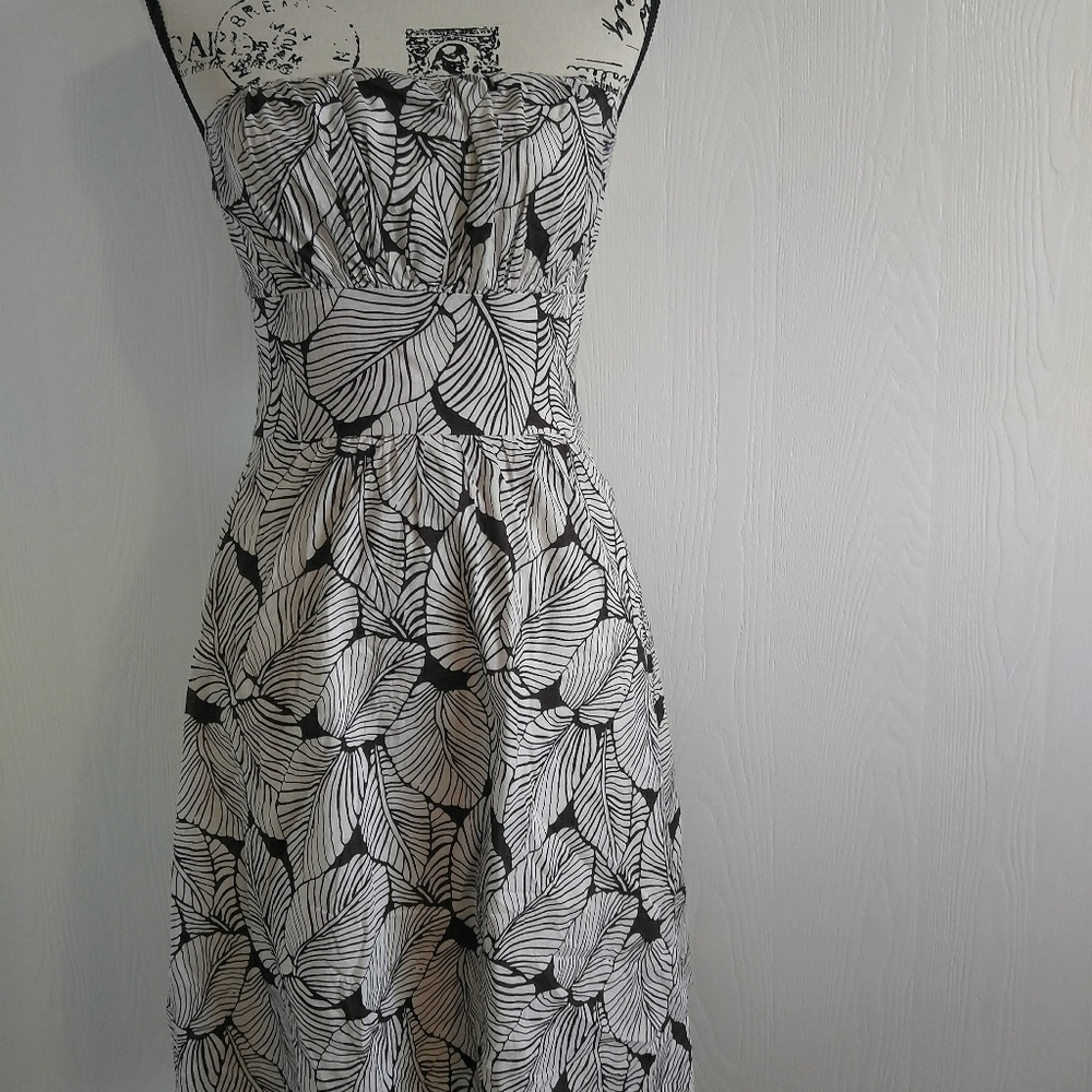 Strapless leaf summer dress
